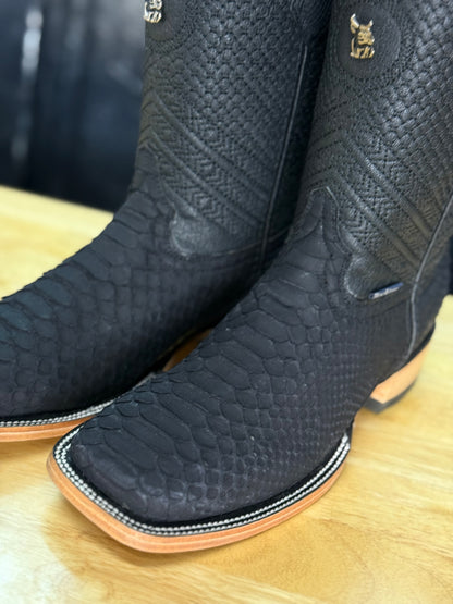 Exotic ‘Black Mamba’ Python