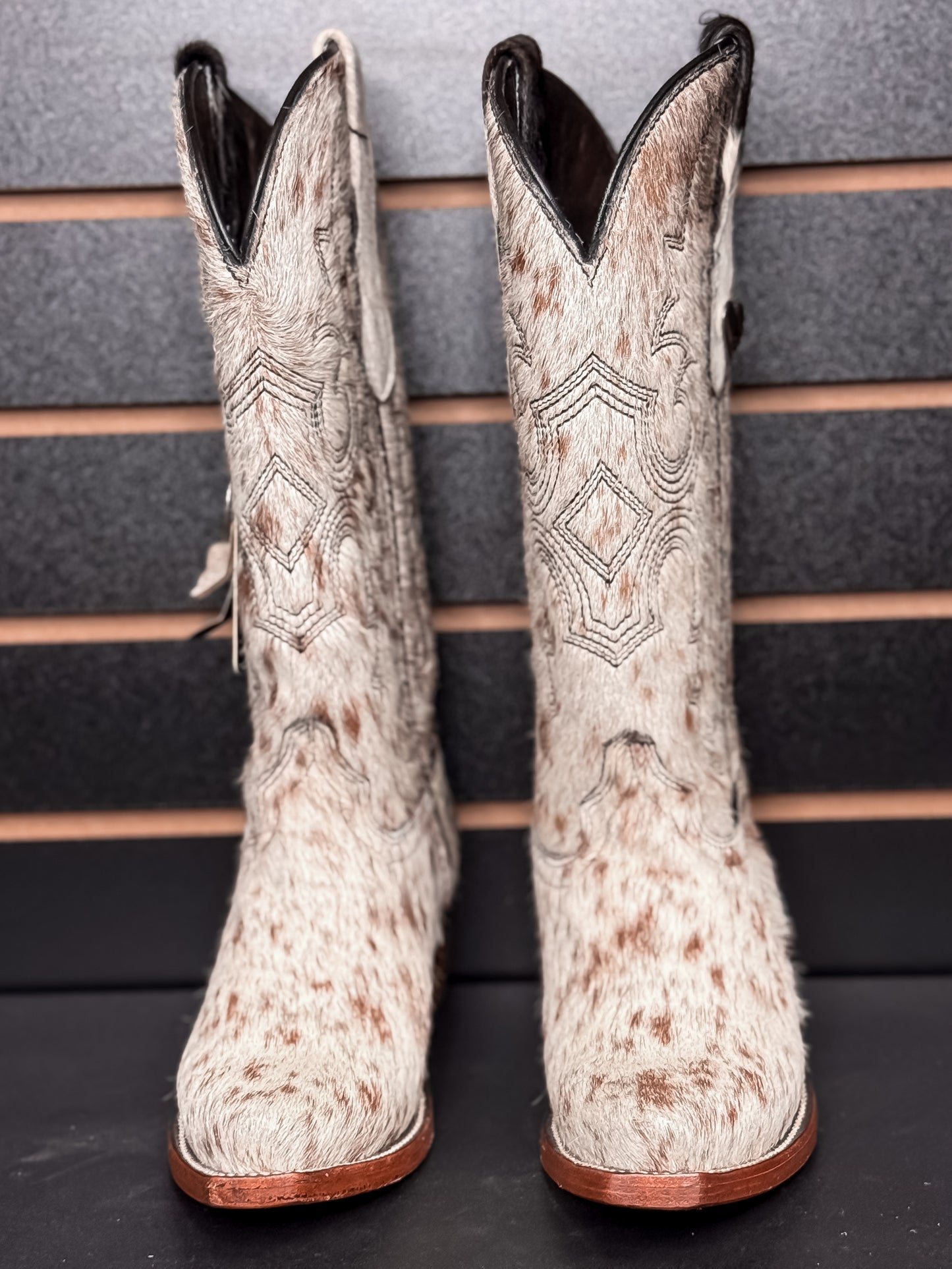 Women's Snip Toe Cowhide Boot- Sz. 5
